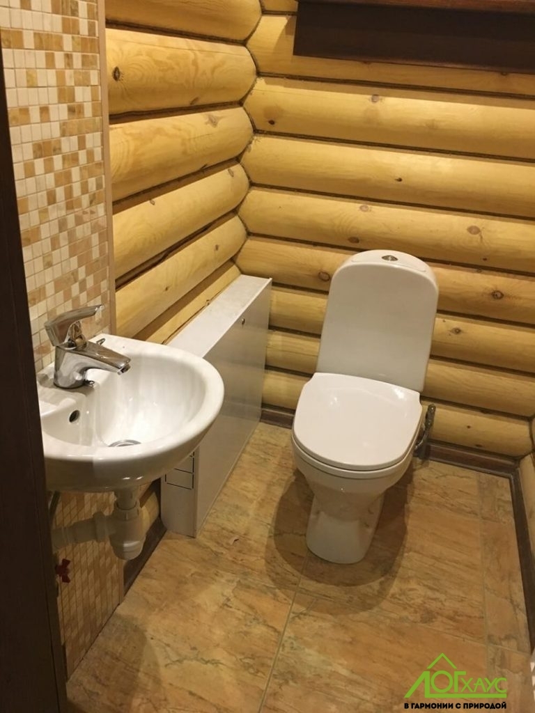 Установка сантехники в бане из бревна