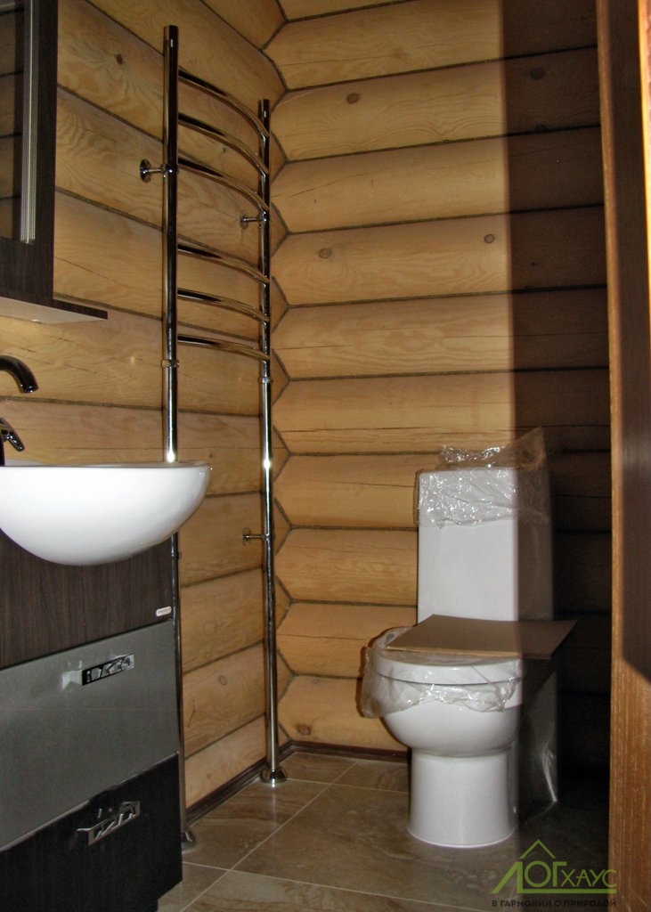 Установка сантехники в бане из бревен
