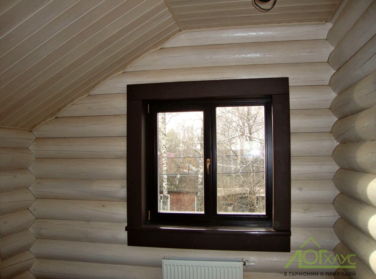 Установка деревянного окна и наличника в доме из дерева