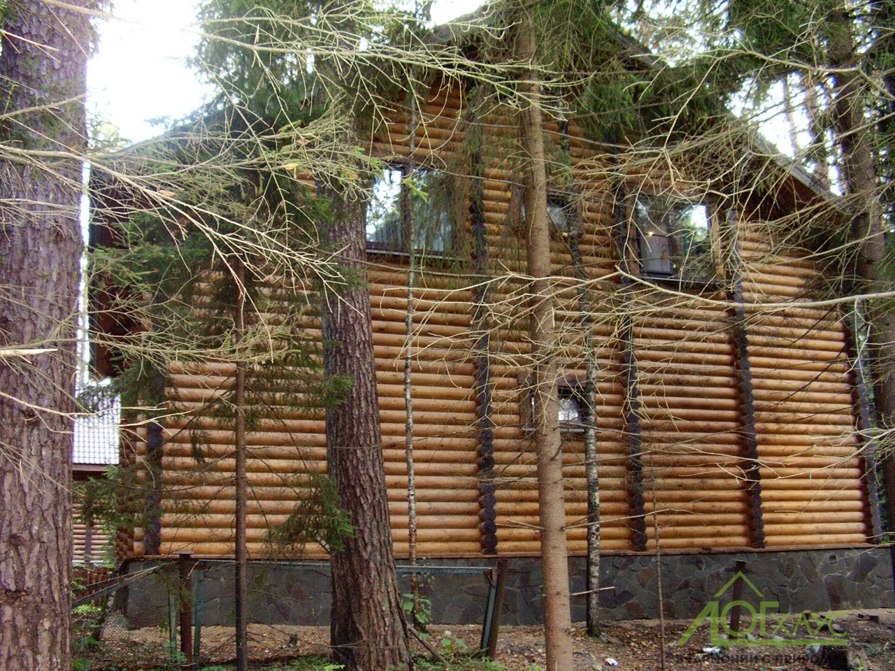 Деревянная гостиница для туристической базы отдыха