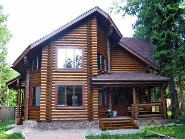 Двухэтажные дома из оцилиндрованного бревна