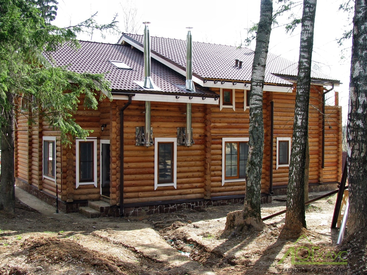 Дом деревянный из оцилиндрованного бруса